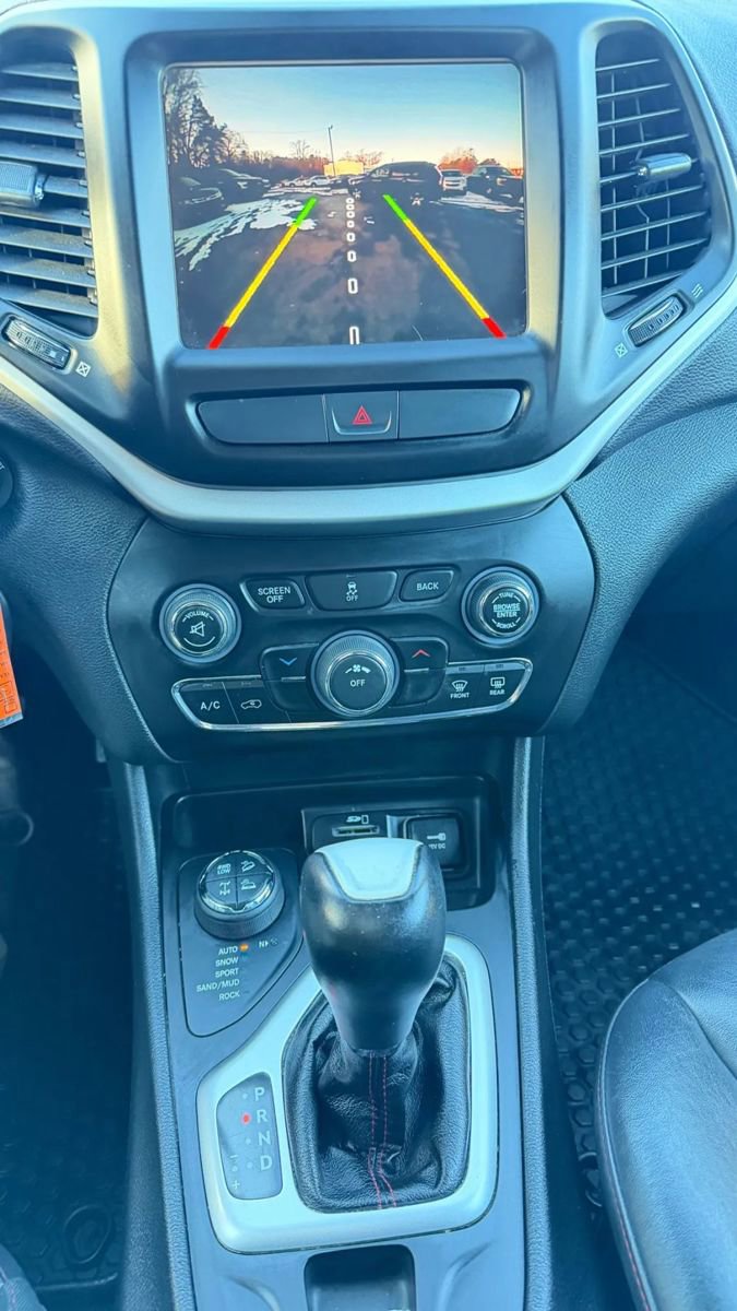 Used 2017 Jeep Cherokee Trailhawk w/ Cold Weather Group image 52