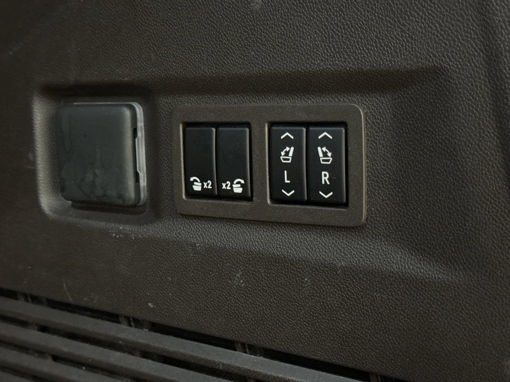 Used 2021 GMC Yukon Denali w/ Denali Premium Package image 36