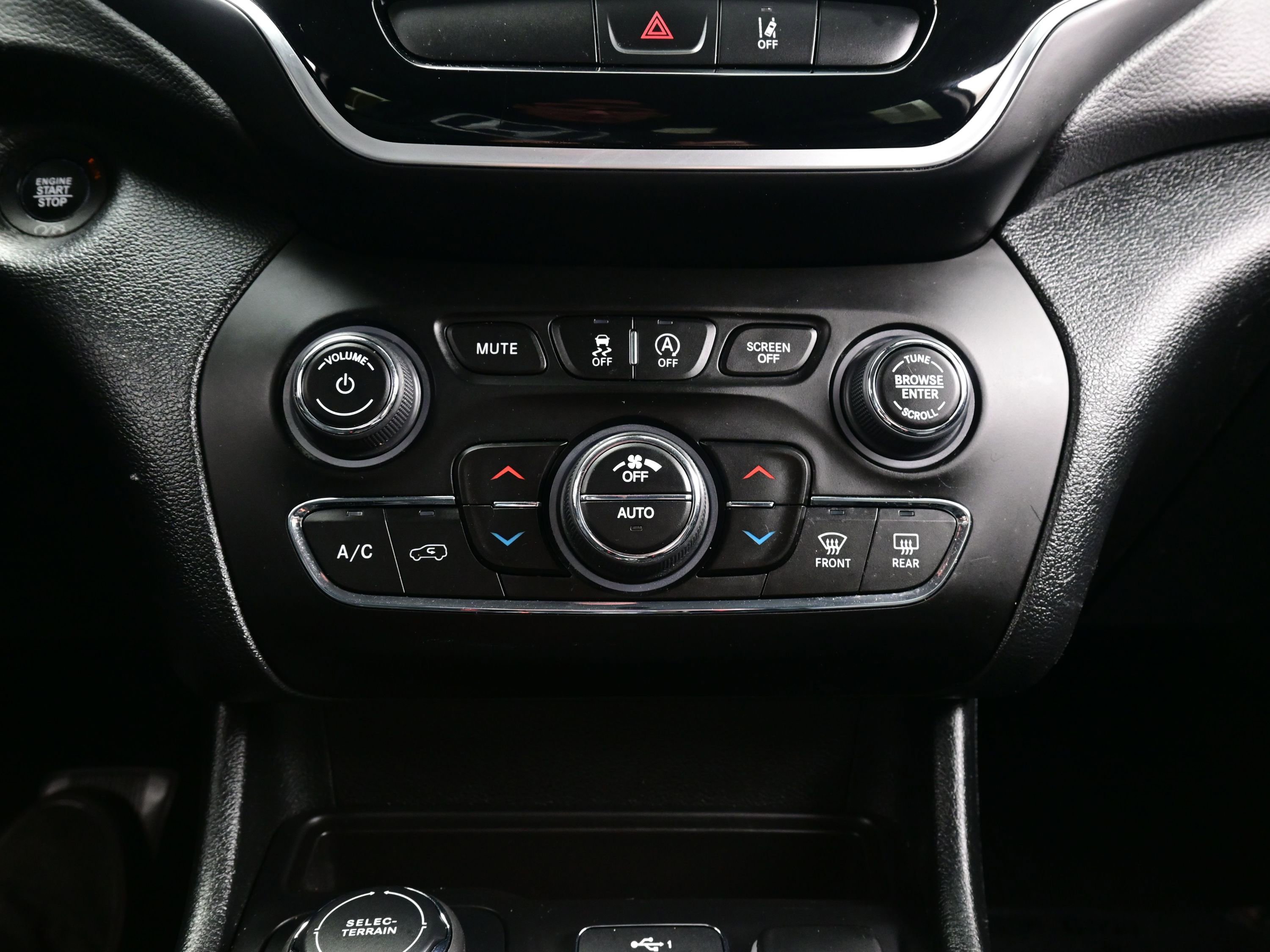 Used 2022 Jeep Cherokee Limited image 22