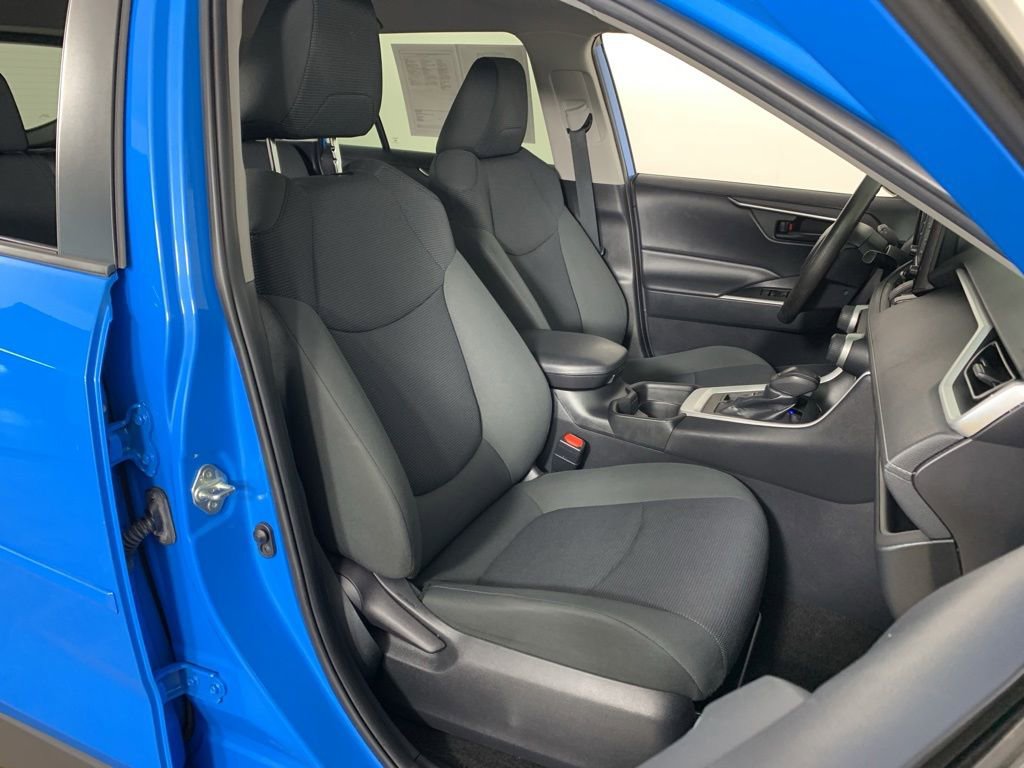 Used 2019 Toyota RAV4 LE w/ Carpet Mat Package AWD/4WD image 37
