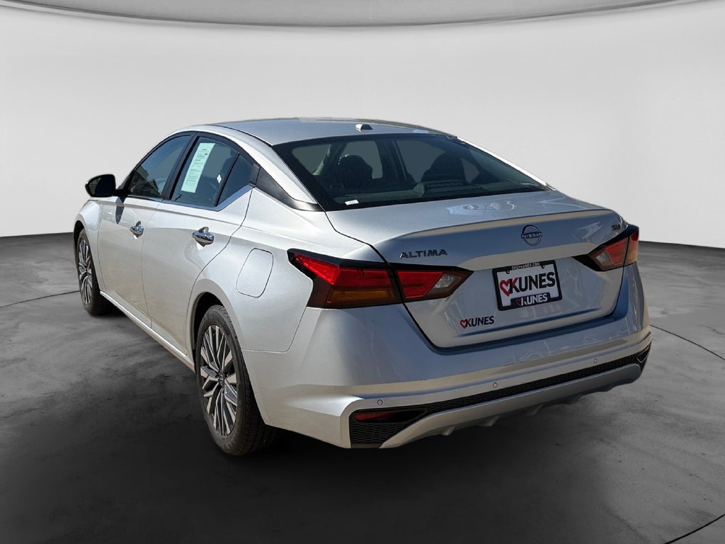 Used 2024 Nissan Altima 2.5 SV FWD image 7