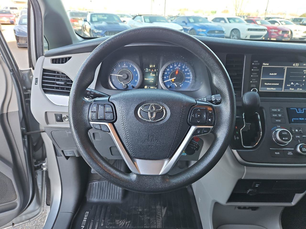 Used 2020 Toyota Sienna L FWD image 12