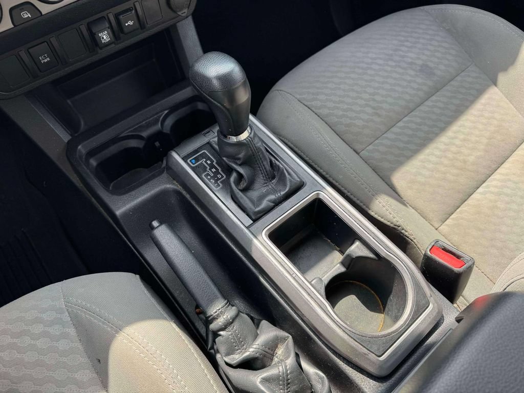 Used 2022 Toyota Tacoma SR5 AWD/4WD image 31