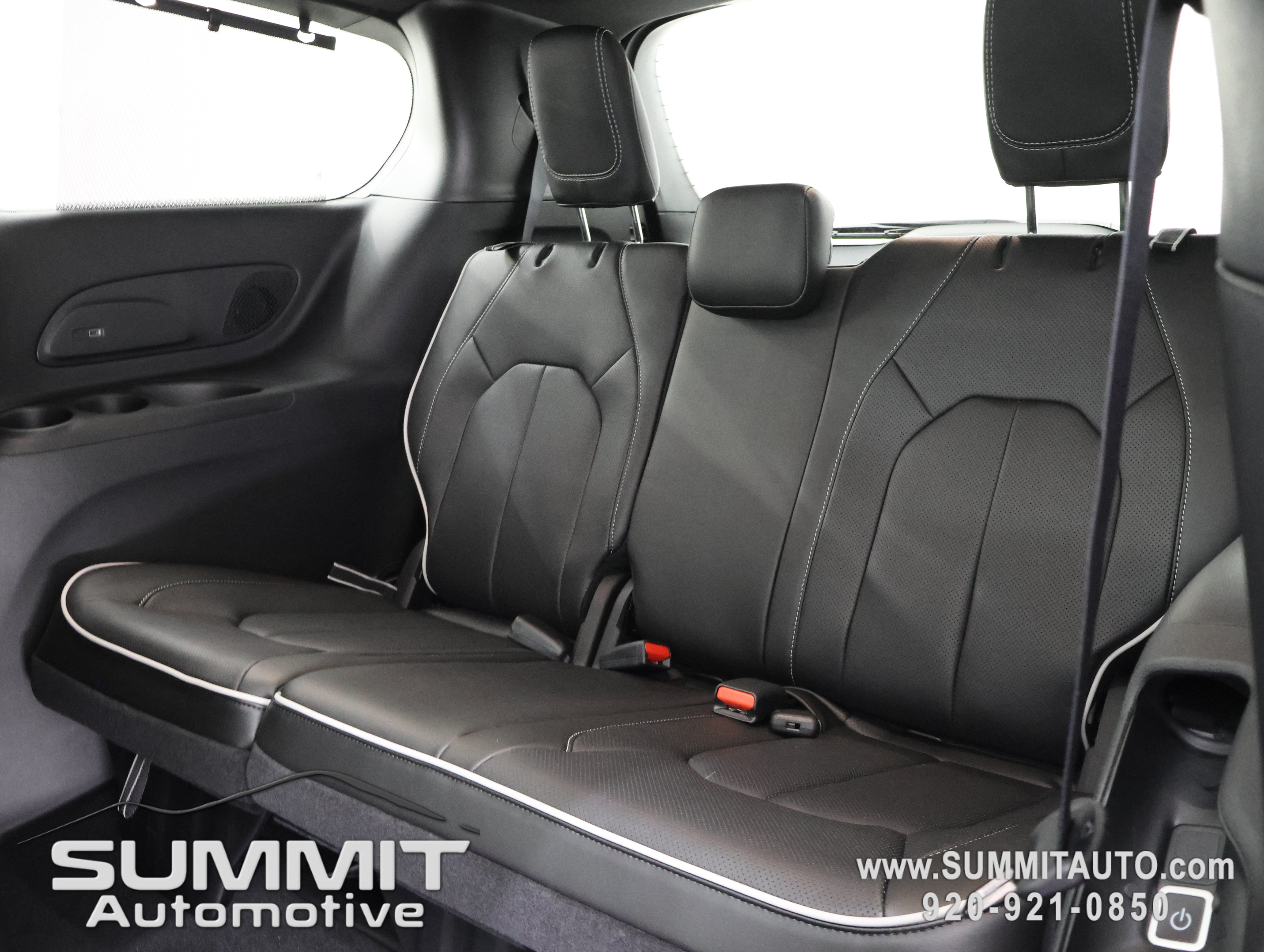 New 2027 Chrysler Pacifica Limited AWD/4WD image 10