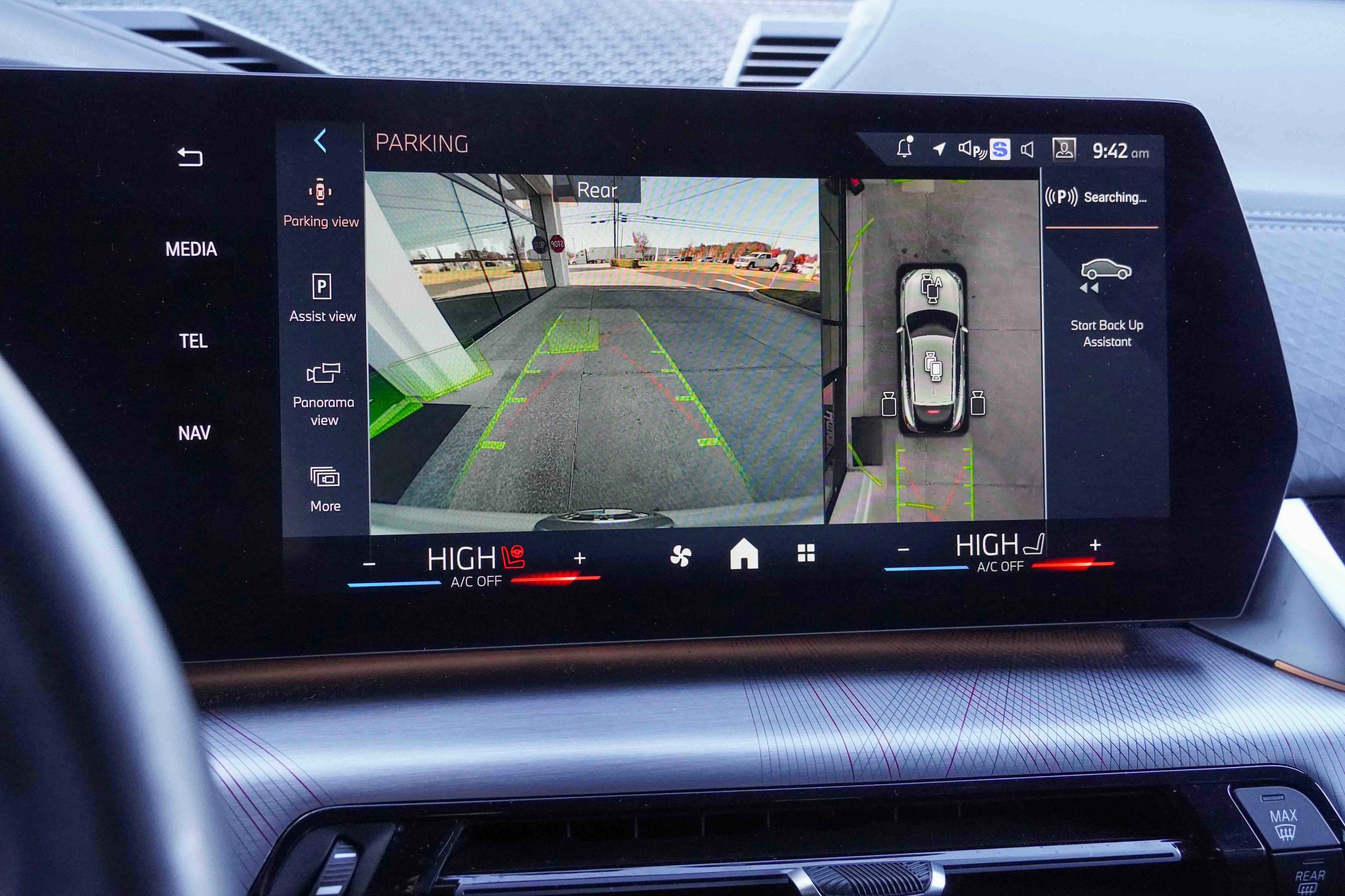 Certified 2025 BMW X2 xDrive28i w/ Premium Package image 26