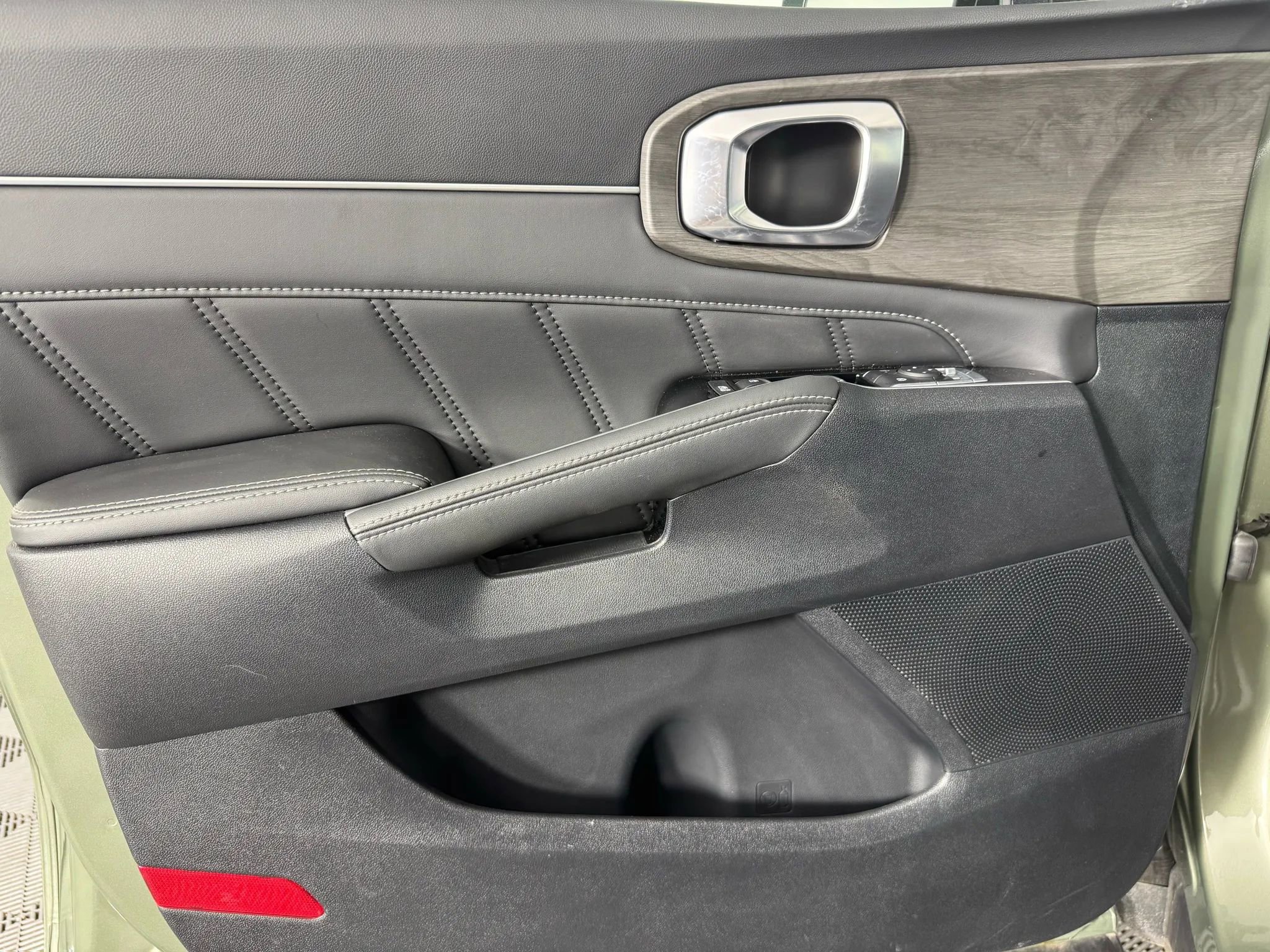 Used 2025 Kia Sorento SX image 44