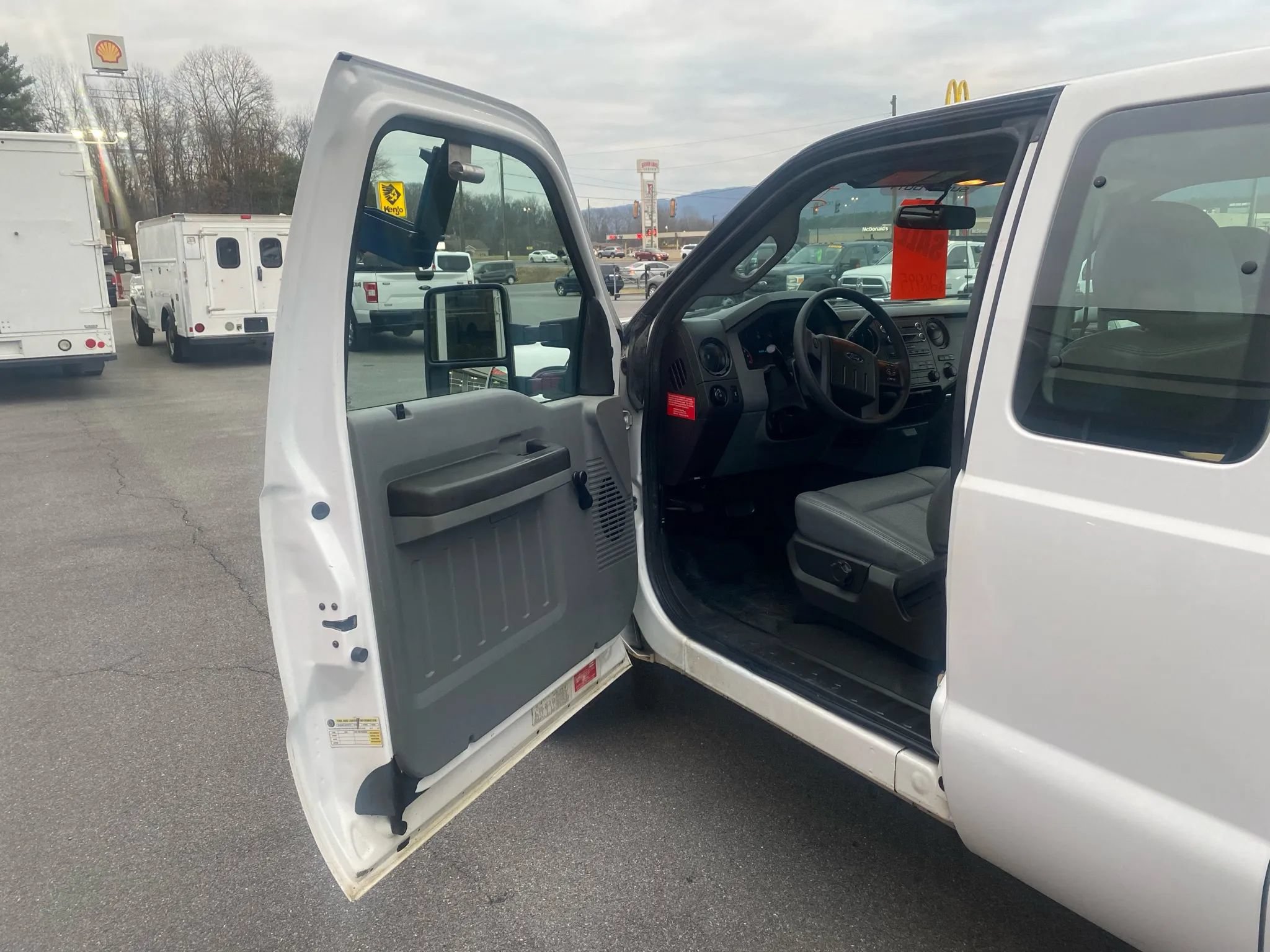 Used 2016 Ford F250 XL AWD/4WD image 7