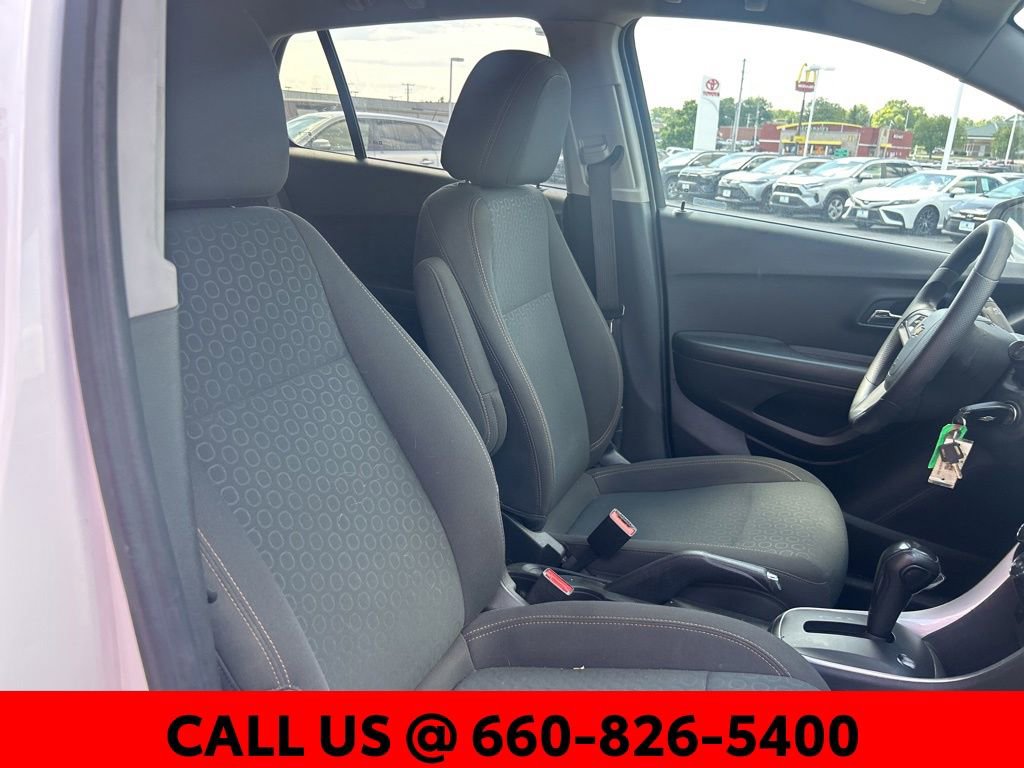 Used 2021 Chevrolet Trax LS w/ Tint and Cruise Package FWD image 6