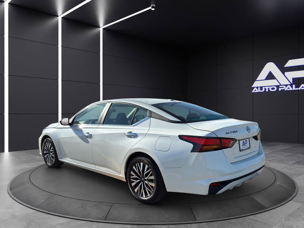 Used 2024 Nissan Altima 2.5 SV image 4