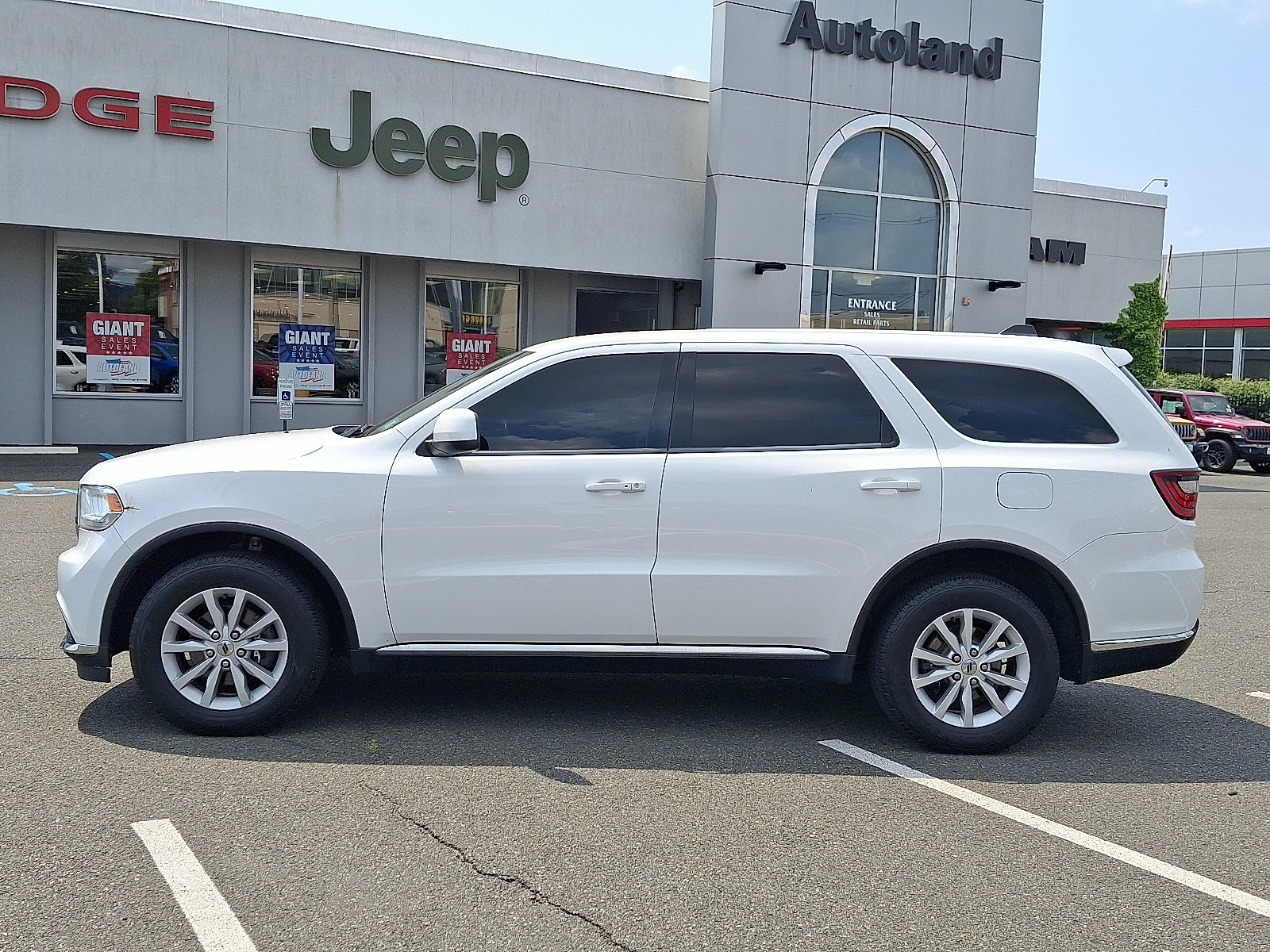 Used 2019 Dodge Durango SXT w/ 3rd Row Seating Group AWD/4WD image 4