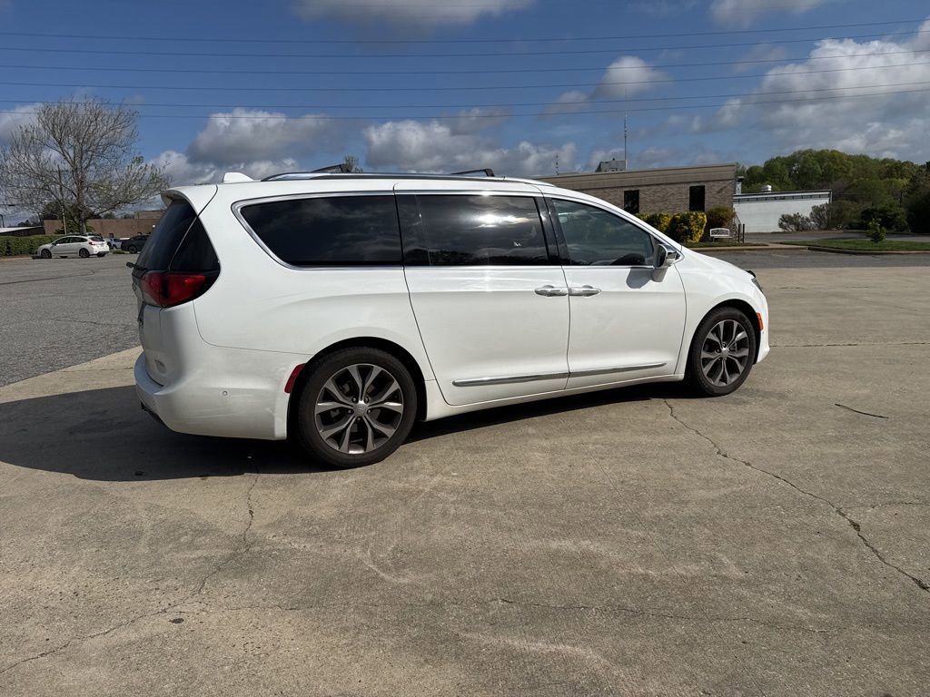 Used 2017 Chrysler Pacifica Limited image 8