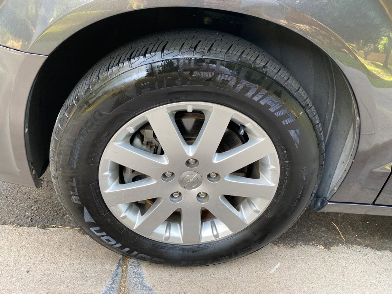 Used 2016 Chrysler Town & Country Touring FWD image 28