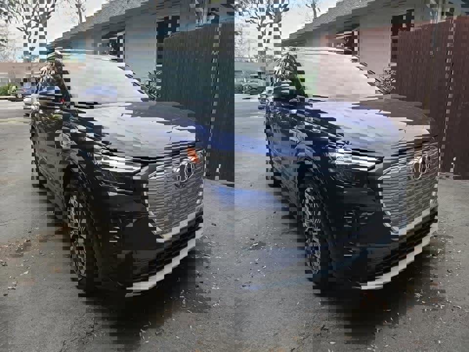 Used 2023 Audi Q4 e-tron Premium Plus w/ Premium Plus image 3