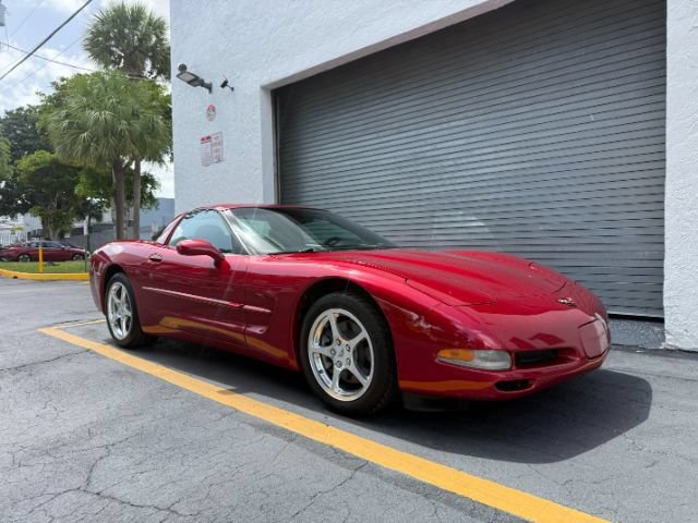 Used 2000 Chevrolet Corvette Coupe w/ Performance Handling Pkg RWD image 8