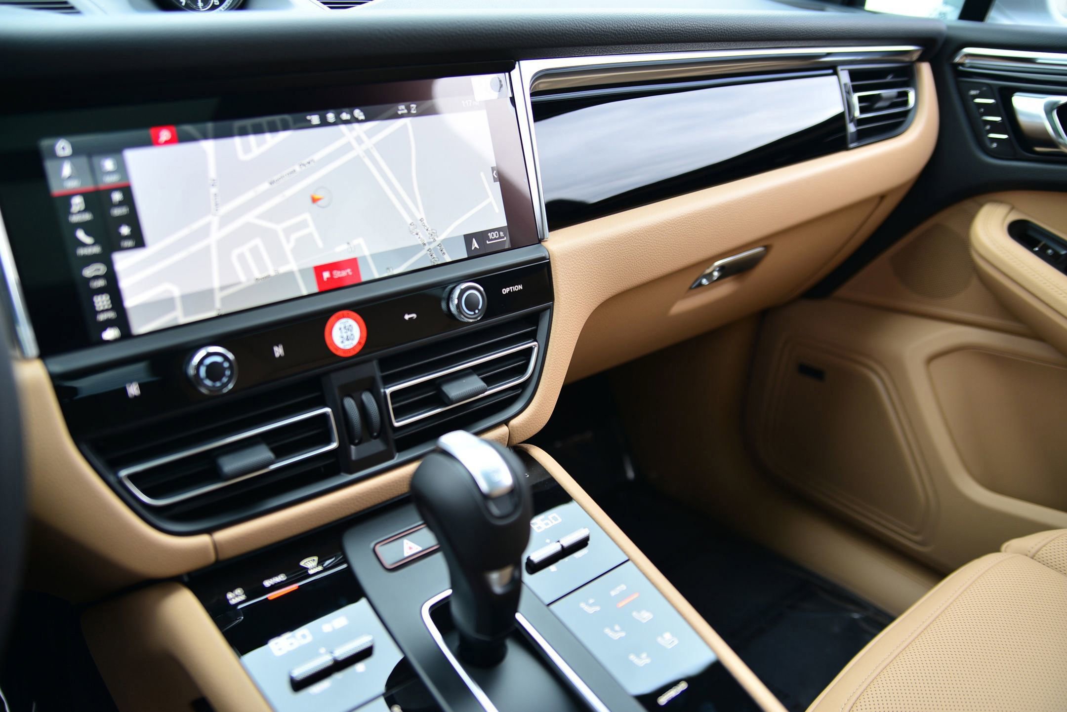 Used 2025 Porsche Macan image 31