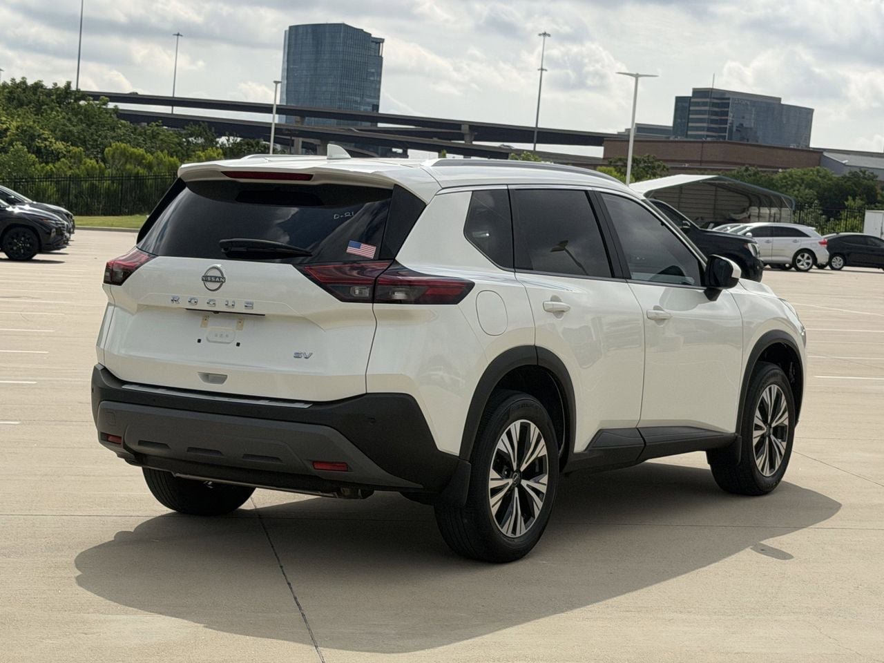 Used 2023 Nissan Rogue SV w/ SV Premium B Package FWD image 3