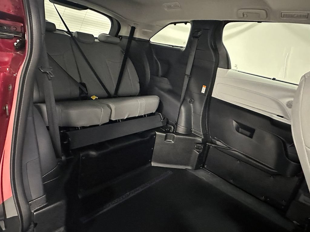 Used 2026 Toyota Sienna XLE FWD image 27