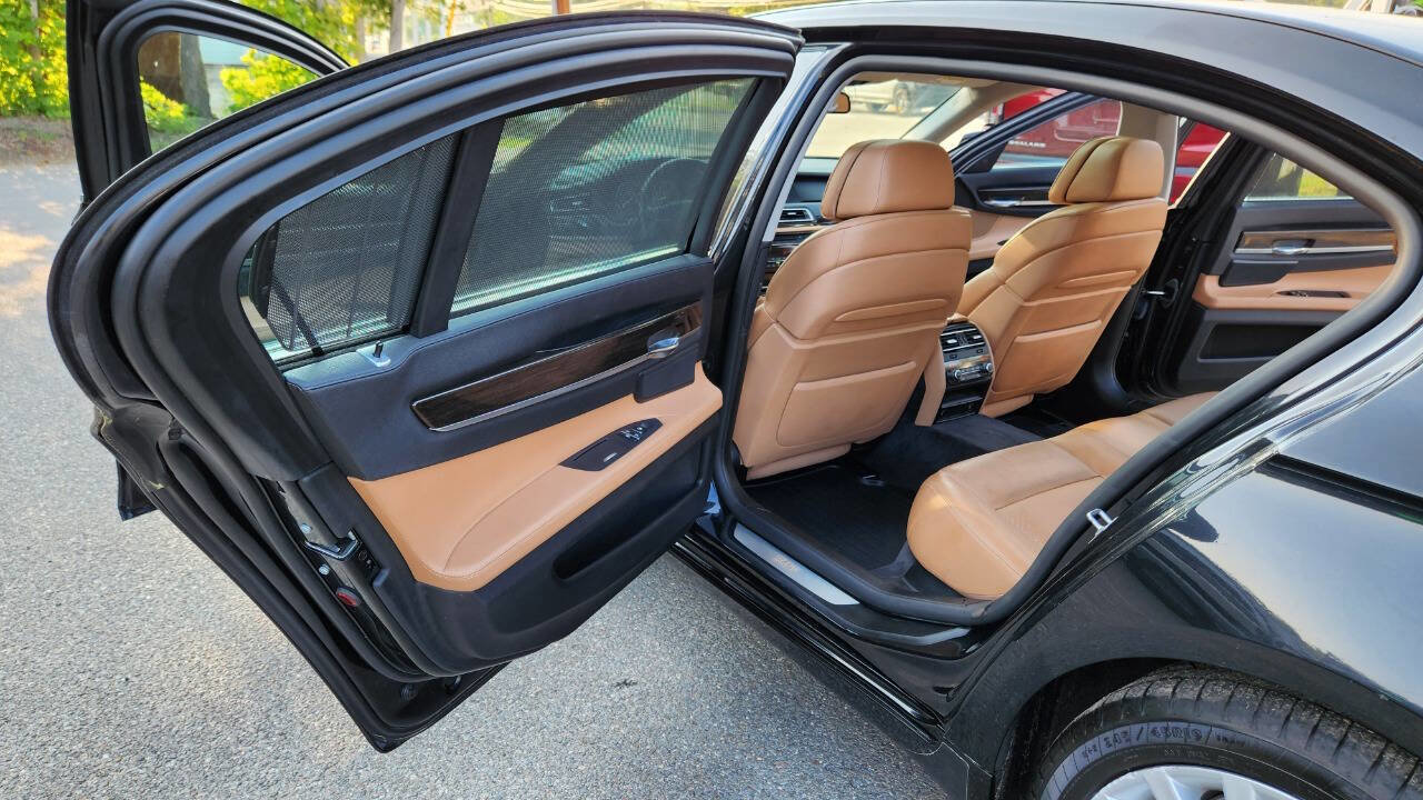 Used 2011 BMW 750Li xDrive 750Li xDrive AWD 4dr Sedan image 29