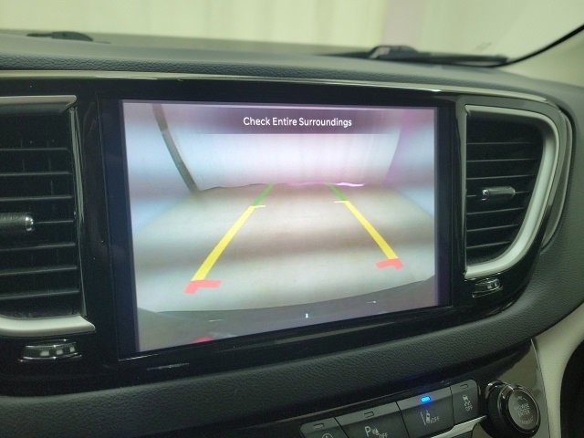 Used 2023 Chrysler Pacifica Touring-L image 26