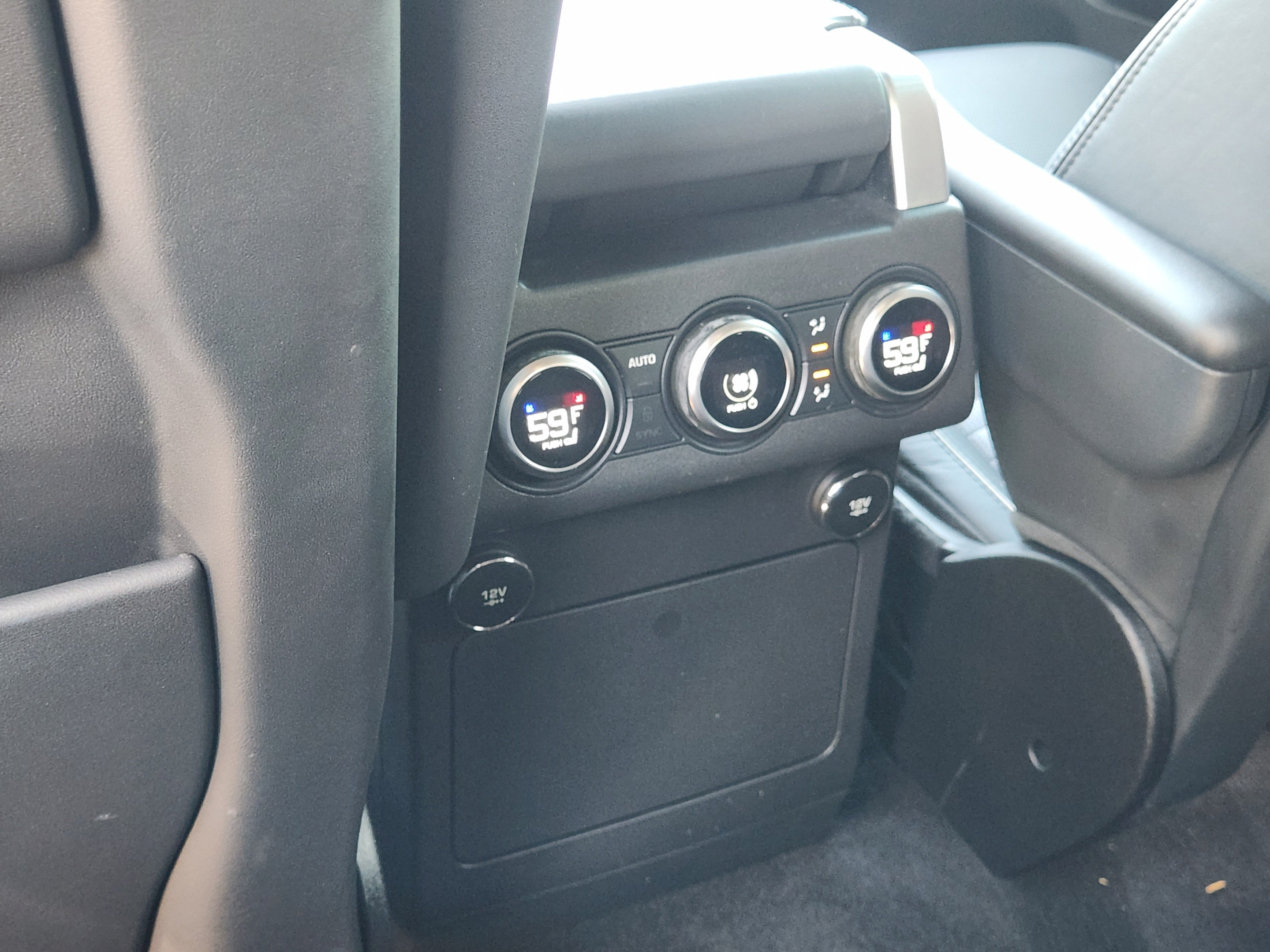 Used 2018 Land Rover Discovery HSE Luxury AWD/4WD image 27