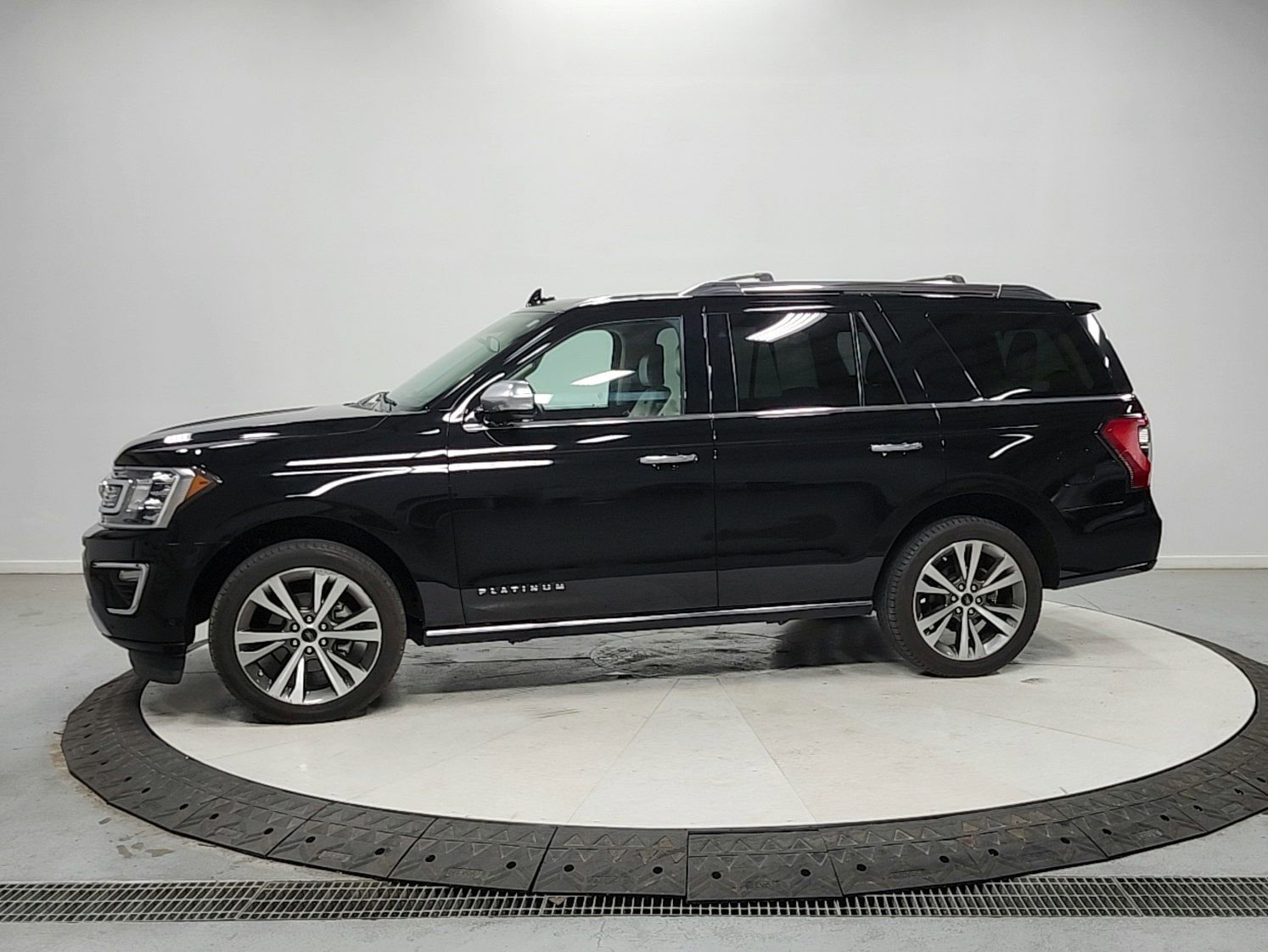 Used 2021 Ford Expedition Platinum AWD/4WD image 4