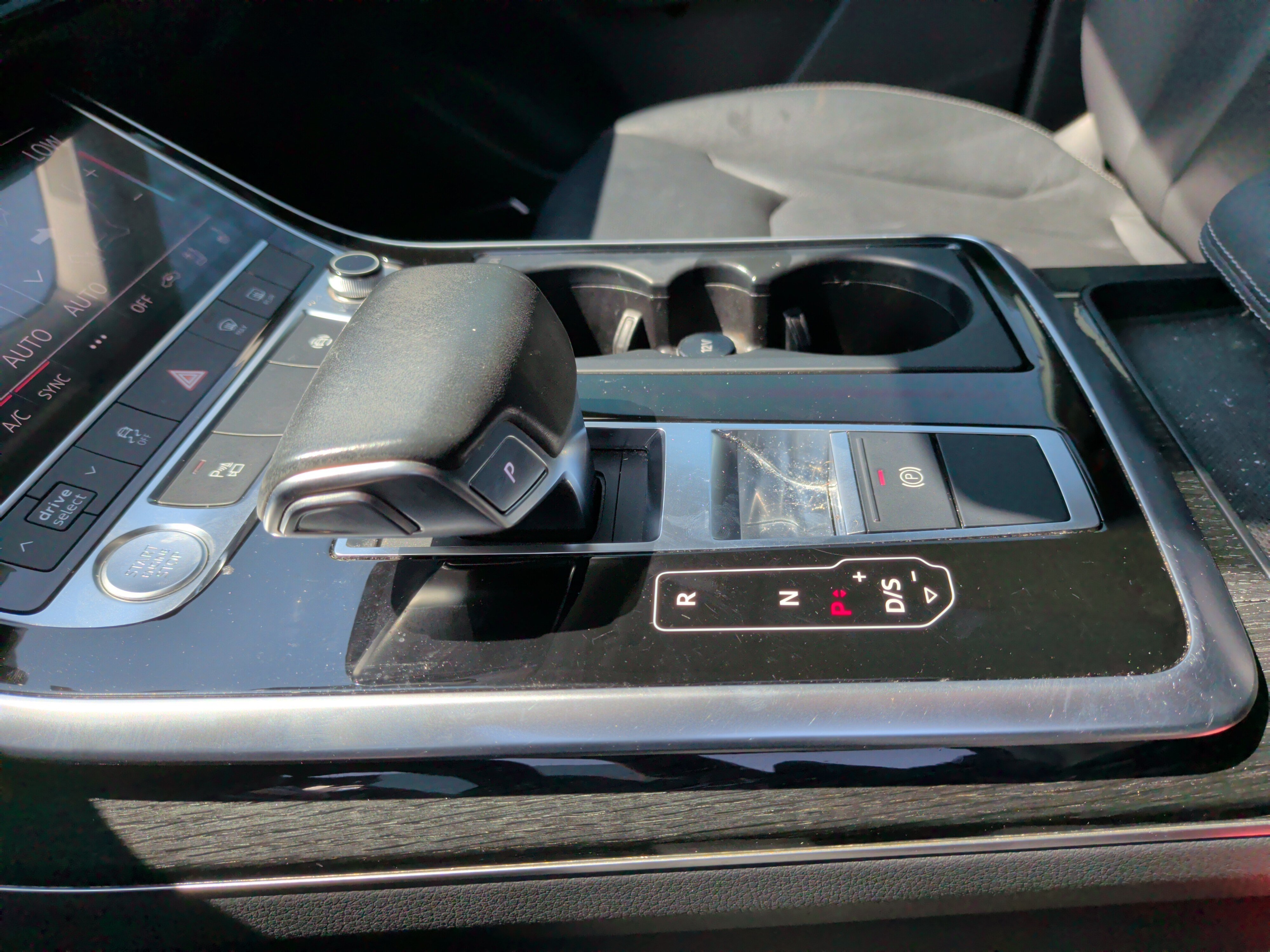 Used 2019 Audi Q8 Premium Plus AWD/4WD image 25