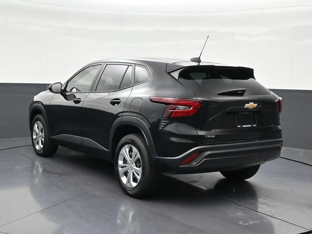 Used 2024 Chevrolet Trax LS FWD image 3