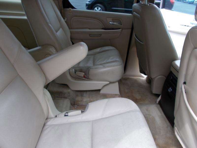 Used 2007 Cadillac Escalade AWD w/ Information Package image 25