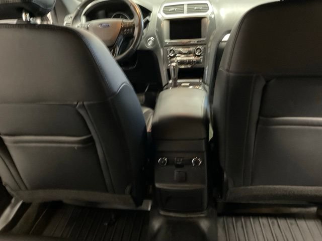 Used 2017 Ford Explorer XLT w/ Equipment Group 202A AWD/4WD image 28