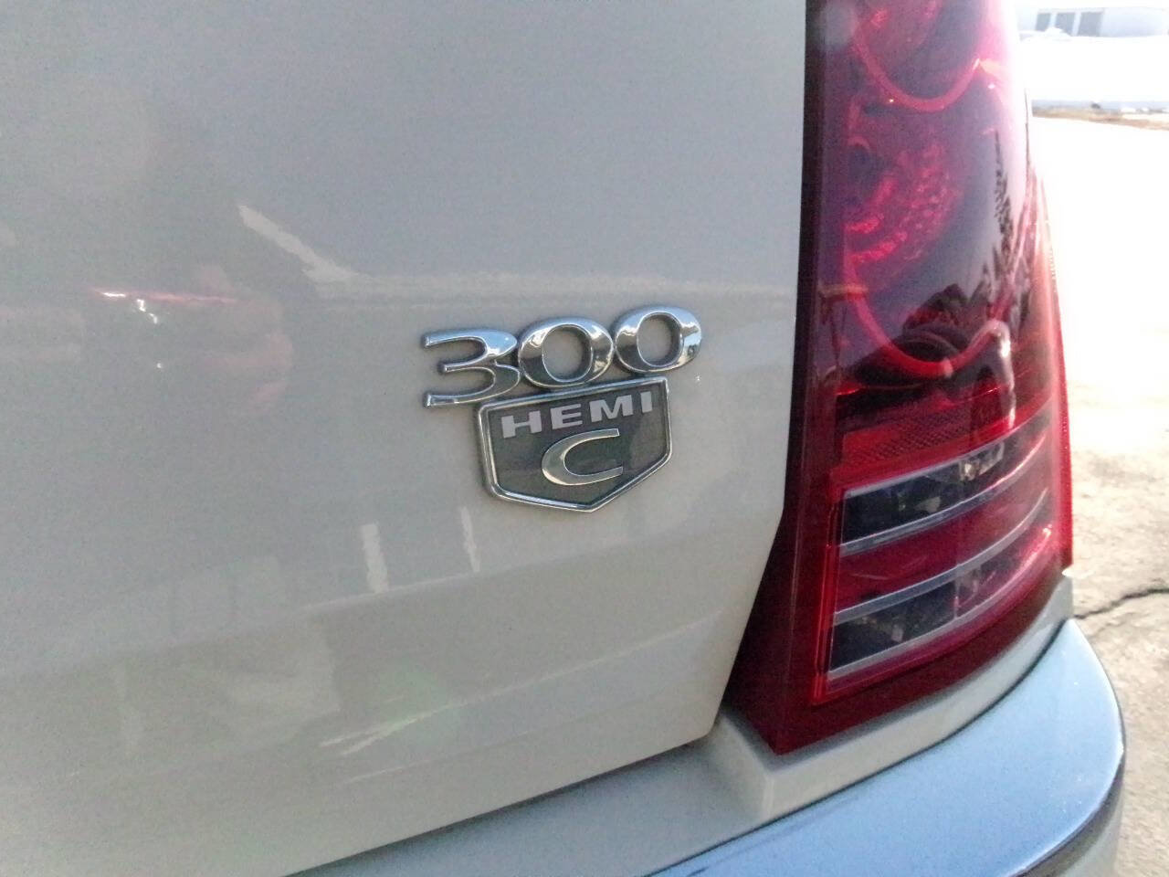 Used 2008 Chrysler 300 C w/ Luxury Group II image 26