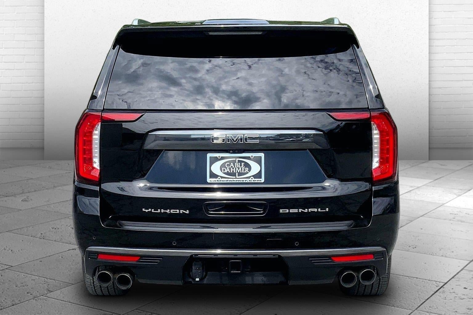 Used 2024 GMC Yukon XL Denali Ultimate AWD/4WD image 3