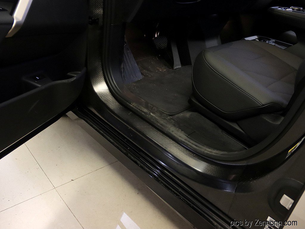 Used 2026 BMW iX xDrive45 w/ Premium Package image 29