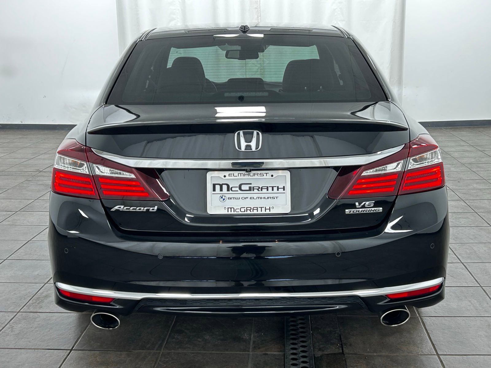 Used 2017 Honda Accord Touring image 4