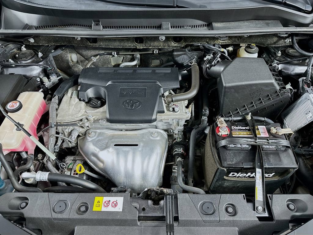Used 2017 Toyota RAV4 LE AWD/4WD image 29