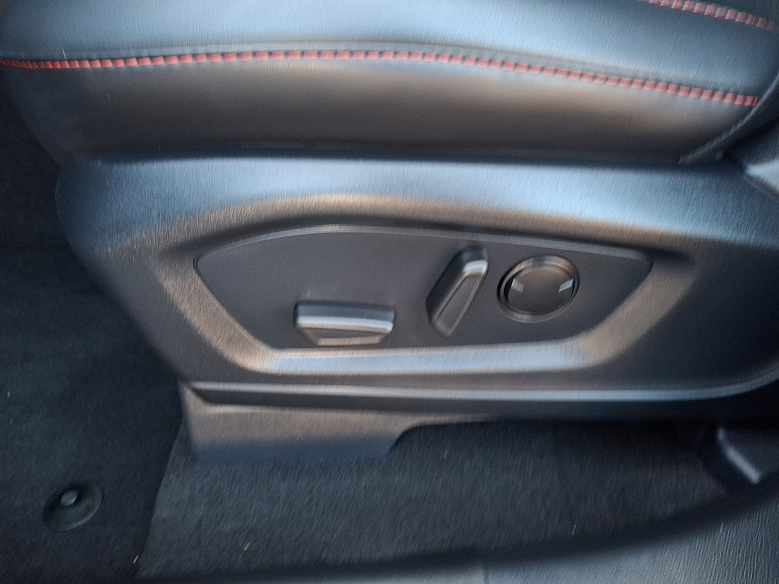 Used 2025 Ford Explorer ST AWD/4WD image 15