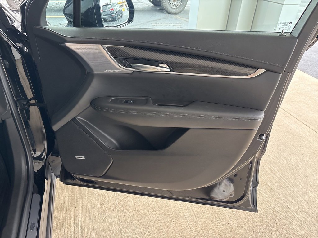 Used 2025 Cadillac XT6 Sport image 38