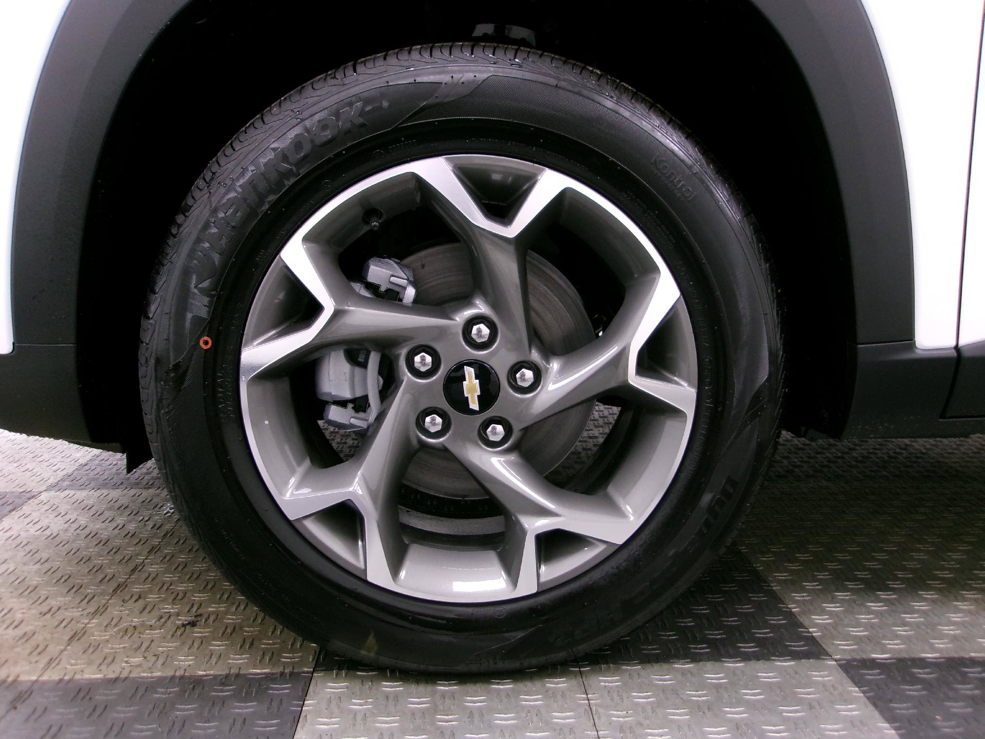New 2026 Chevrolet Trax LT w/ LT Convenience Package FWD image 16