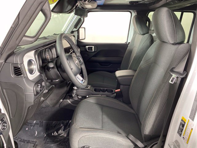 Used 2026 Jeep Wrangler Unlimited Sahara AWD/4WD image 17