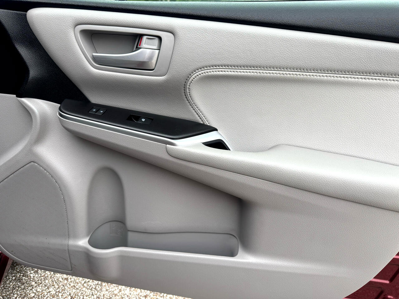 Used 2016 Toyota Camry XLE image 19