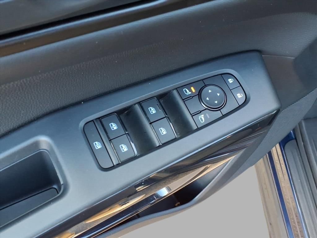 Used 2025 Nissan Pathfinder SV image 18