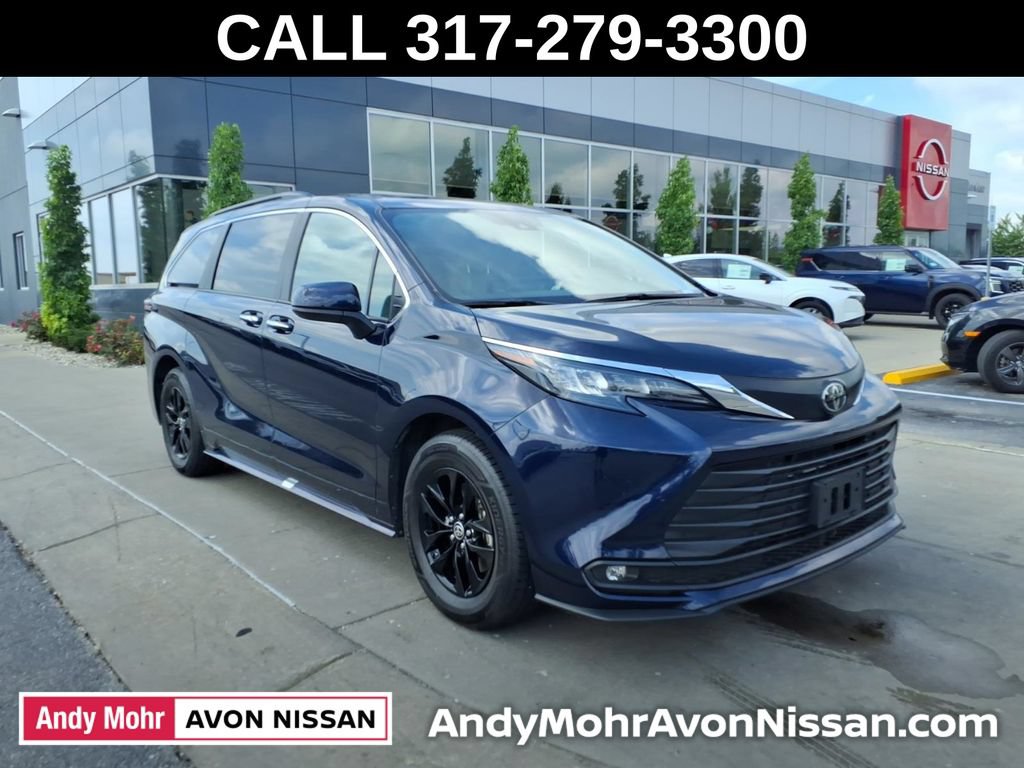 Used 2026 Toyota Sienna XLE FWD image 2