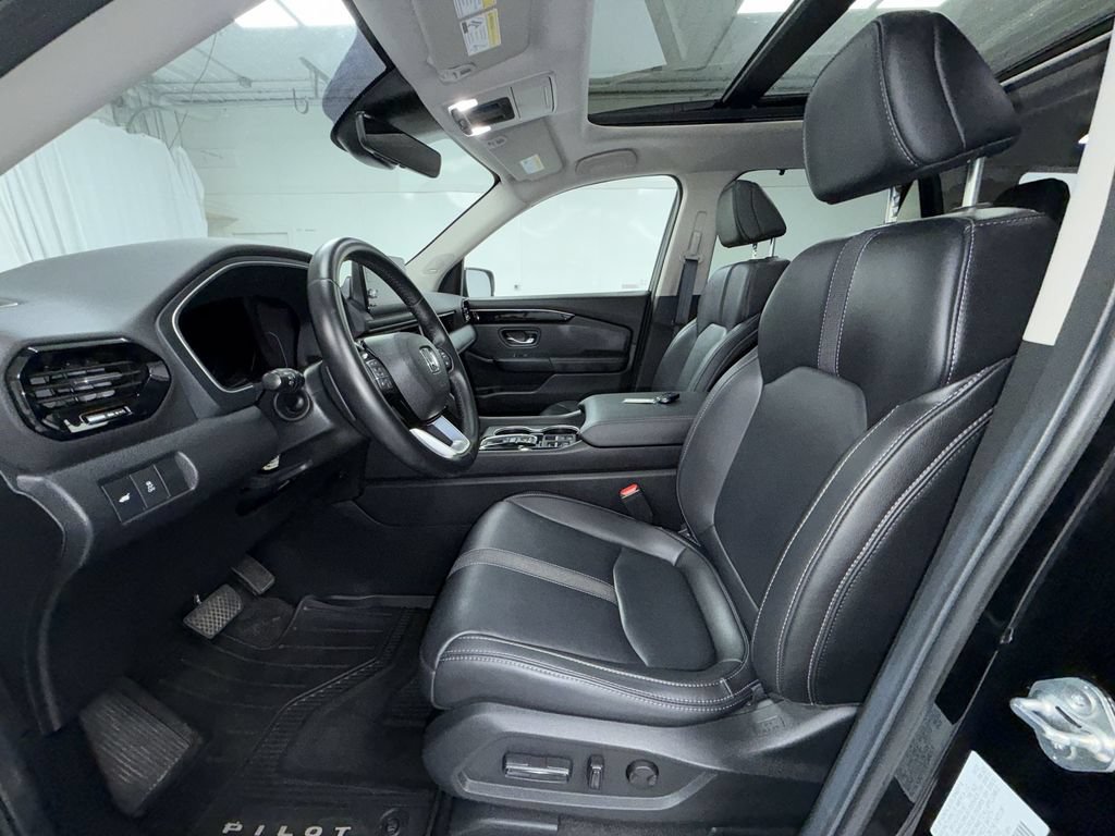 Used 2024 Honda Pilot Touring image 13