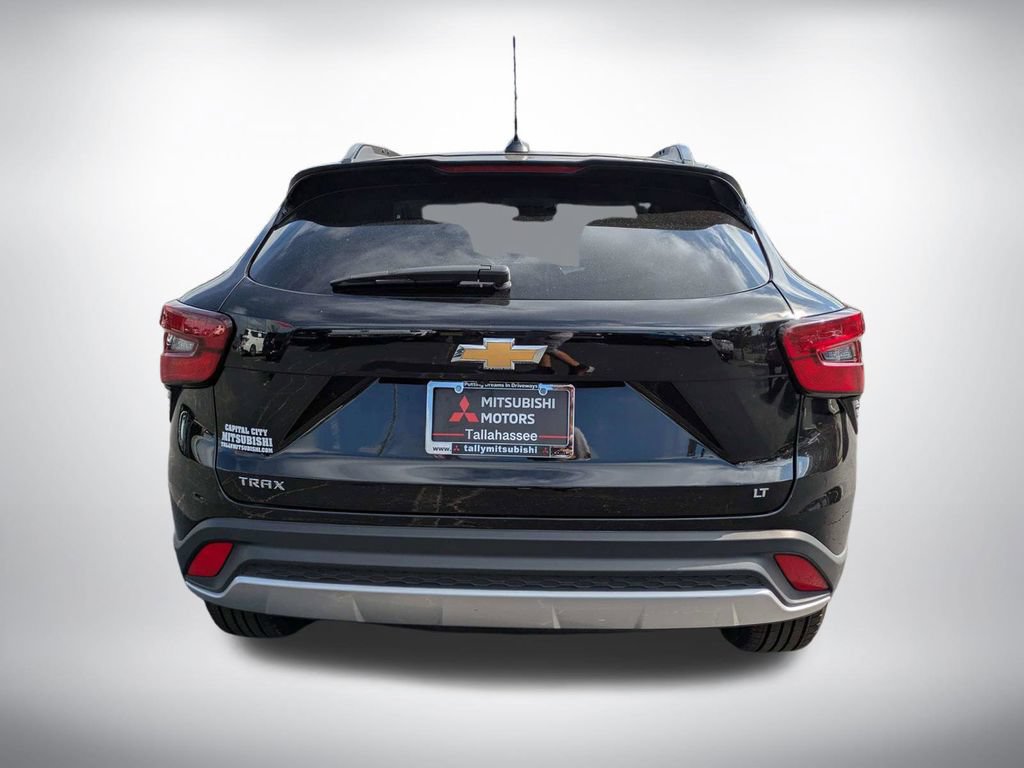 Used 2025 Chevrolet Trax LT w/ LT Convenience Package FWD image 5