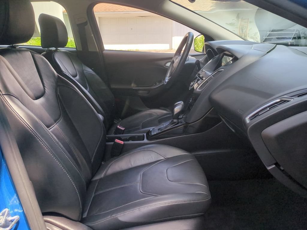 Used 2017 Ford Focus Titanium w/ Titanium Technology Package FWD image 28