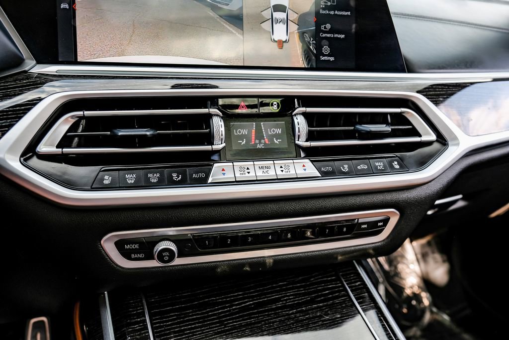Used 2021 BMW X7 M50i w/ Executive Package image 30
