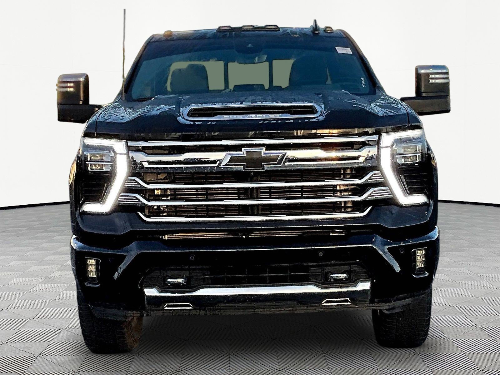 Used 2024 Chevrolet Silverado 2500 High Country w/ Technology Package AWD/4WD image 2