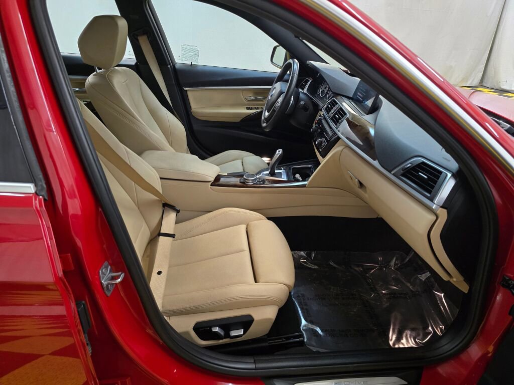 Used 2017 BMW 330e image 11