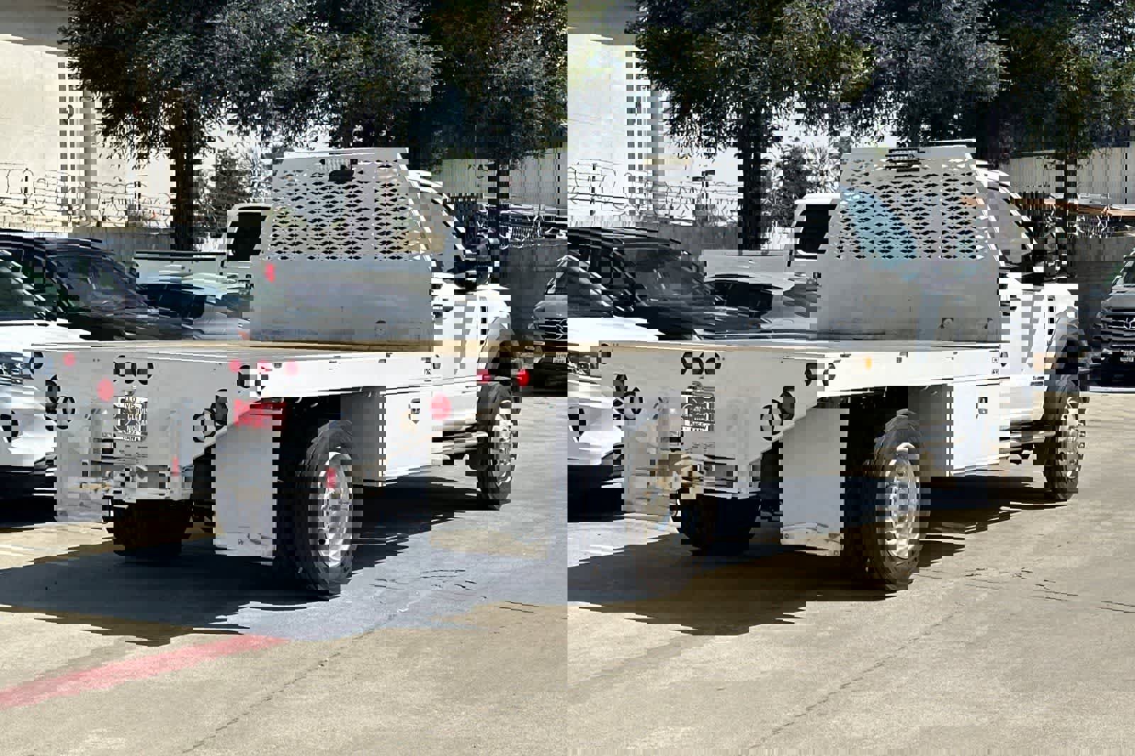 Used 2019 Ford F550 2WD Regular Cab Super Duty image 3