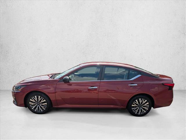 Used 2024 Nissan Altima 2.5 SV FWD image 8