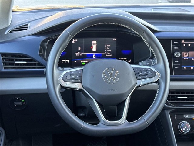 Used 2023 Volkswagen Taos SE w/ Panoramic Sunroof Package image 7